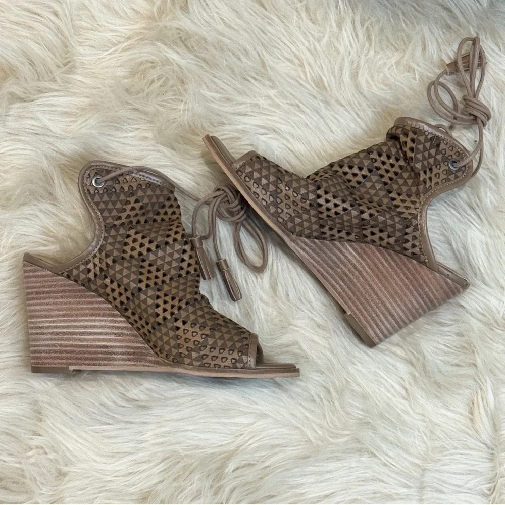 Lucky Brand Riskee wedge sandal